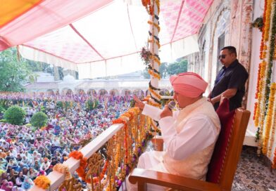 दरबार साहिब एवम् झण्डा साहिब में चला दर्शनों व मनौतियों का क्रम