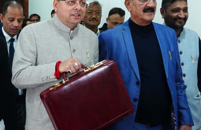 मुख्यमंत्री धामी ने सदन में पेश किया 1.11 लाख करोड़ से ज्यादा का बजट