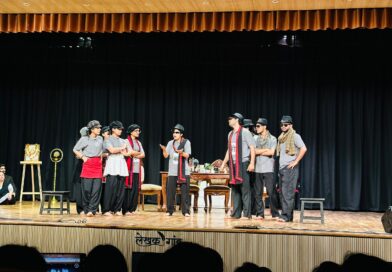 संघर्ष से आत्मविश्वास तक का सफर, लेखक गांव में नाटक ‘माई लाइफ, माई वे’ ने दर्शकों को झकझोरा