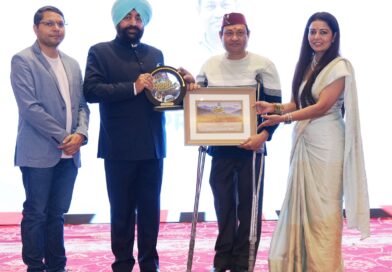 राज्यपाल ने “एक पहाड़ी ऐसा भी” अवार्ड्स में लोगों को किया सम्मानित