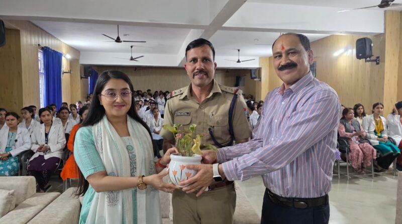 स्पर्श हिमालय विश्वविद्यालय में नशामुक्ति की अलख, छात्रों ने लिया जागरूकता और संकल्प का प्रण