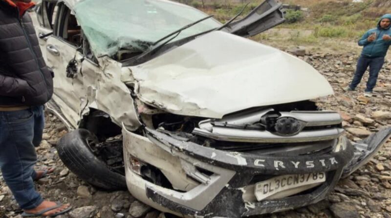 पिथौरागढ़ में कार गहरी खाई में गिरी, तीन लोगों की मौत, एक गंभीर रूप से घायल