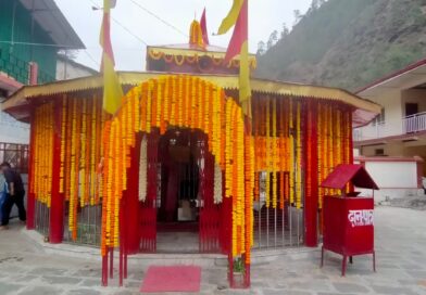 सिद्धपीठ कालीमठ में नवरात्र की तैयारियां पूर्ण, 5 क्विंटल फूलों से सजा मां काली का दरबार