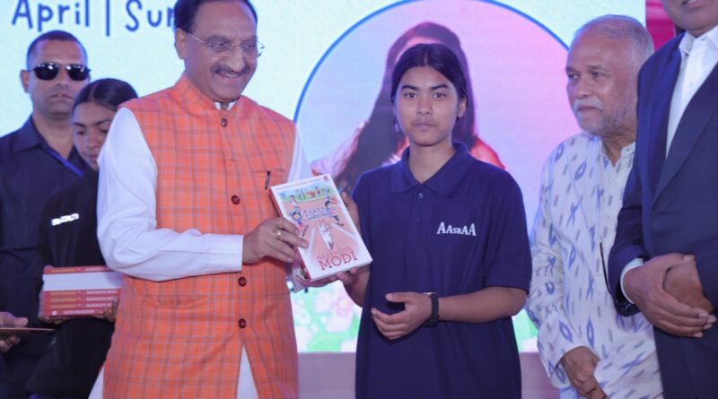 दून पुस्तक महोत्सव के दूसरे दिन ’दून लिट फेस्ट’ का भव्य आयोजन, साहित्य और विचारों का हुआ संगम