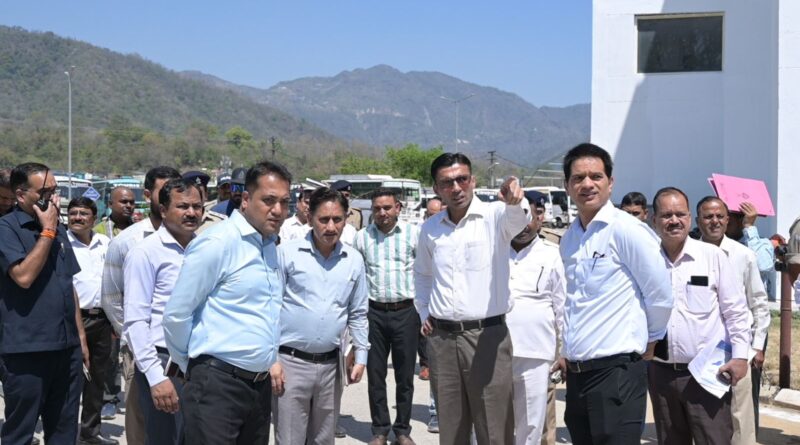 चारधाम यात्रा पंजीकरण के लिए ट्रांजिट कैम्प ऋषिकेश में 30 पंजीकरण कांउटर सहित 30 मोबाइल टीमें तैनात