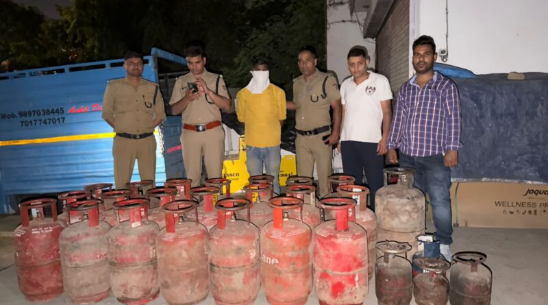 अवैध गैस कारोबार पर बड़ी कार्रवाई, 32 सिलेंडर, 4 गैस रिफिलिंग उपकरण जब्त, 327 सिलेंडरों से लदा वाहन कब्जे में लिया, मुकदमा दर्ज