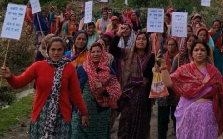 सार्वजनिक आयोजनों में शराब परोसने पर लगा पूर्ण प्रतिबंध, अखोड़ी ग्राम पंचायत में महिला मंगल दल की पहल