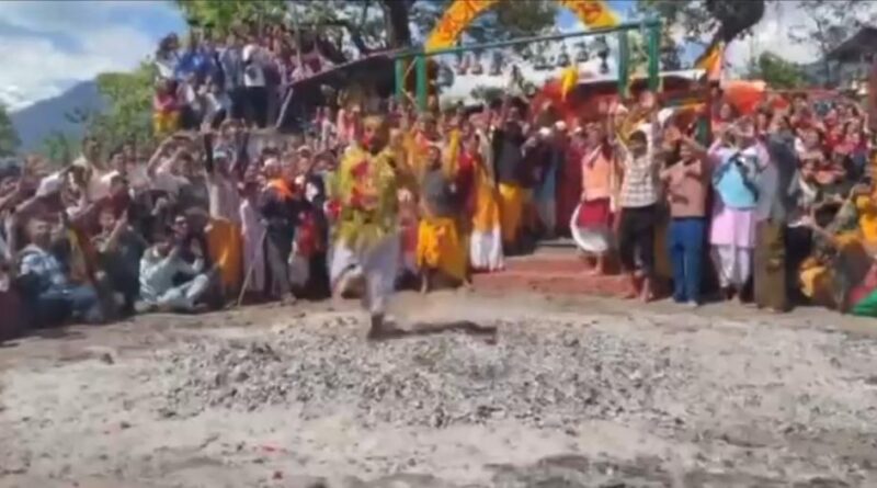 धधकते अंगारों पर आस्था का नृत्य, जाख मेले में उमड़ा श्रद्धा का सैलाब