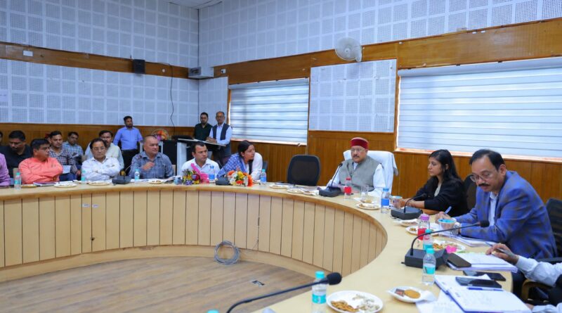 कैबिनेट मंत्री सतपाल महाराज ने चैबट्टाखाल विधानसभा क्षेत्र के विकास कार्यों की समीक्षा की