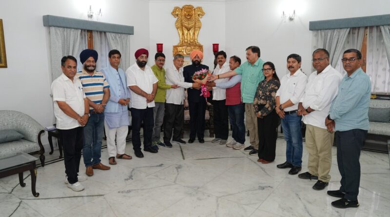 कानून व्यवस्था को लेकर कांग्रेस के प्रतिनिधिमंडल ने राज्यपाल से की भेंट