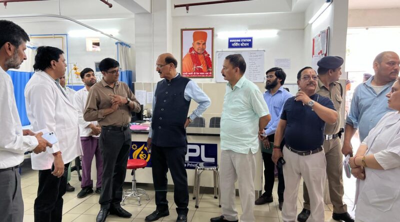 अस्पताल की बदहाल सफाई व्यवस्था देख स्वास्थ्य मंत्री का चढ़ा पारा