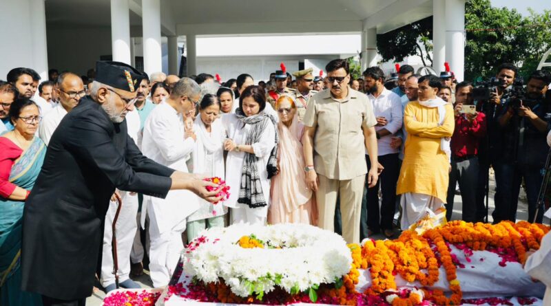 उपराष्ट्रपति सीपी राधाकृष्णन ने बीसी खंडूड़ी को अर्पित की श्रद्धांजलि