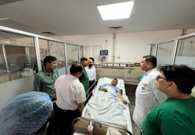 स्वास्थ्य मंत्री सुबोध उनियाल ने जाना मरीजों एवं घायल पुलिसकर्मियों का हाल