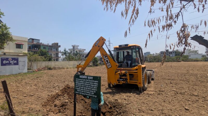 अजबपुर कला में आठ बीघा में की जा रही अवैध प्लॉटिंग पर चला एमडीडीए का बुलडोजर