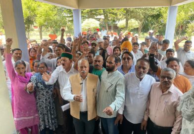 गंभीर बीमारियों में आयुष्मान की धनराशि बढ़ाने को मोर्चा ने तहसील कार्यालय में किया प्रदर्शन