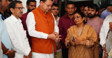 बसंत विहार स्थित निवास पहुंचकर मुख्यमंत्री धामी ने खण्डूड़ी परिवार को दी सांत्वना