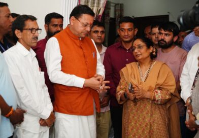 बसंत विहार स्थित निवास पहुंचकर मुख्यमंत्री धामी ने खण्डूड़ी परिवार को दी सांत्वना