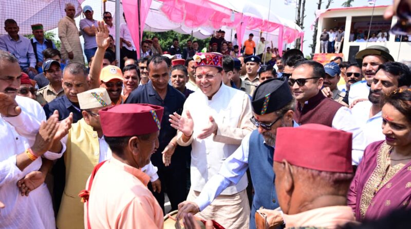 सीएम ने नागथात में जौनसार बावर लोक सांस्कृतिक महोत्सव एवं क्रीड़ा समारोह में प्रतिभाग किया