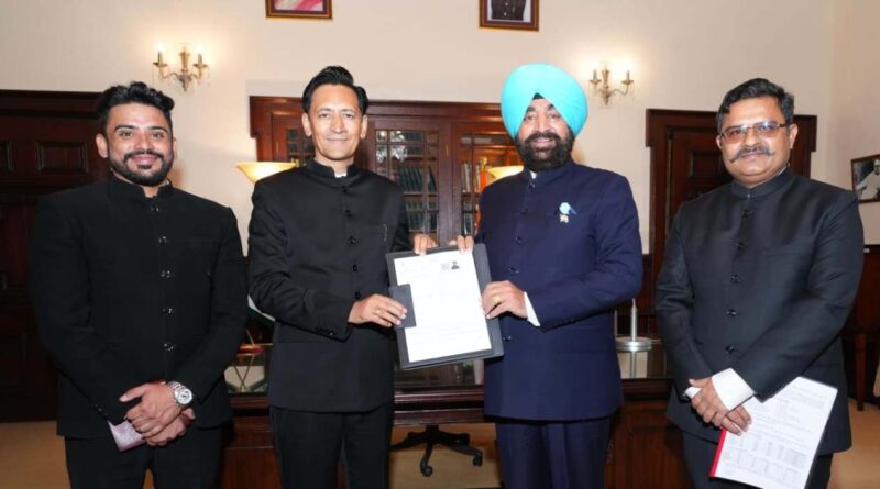 उत्तराखण्ड में एसआईआर की शुरुआत, राज्यपाल, मुख्यमंत्री ने भरे गणना फार्म