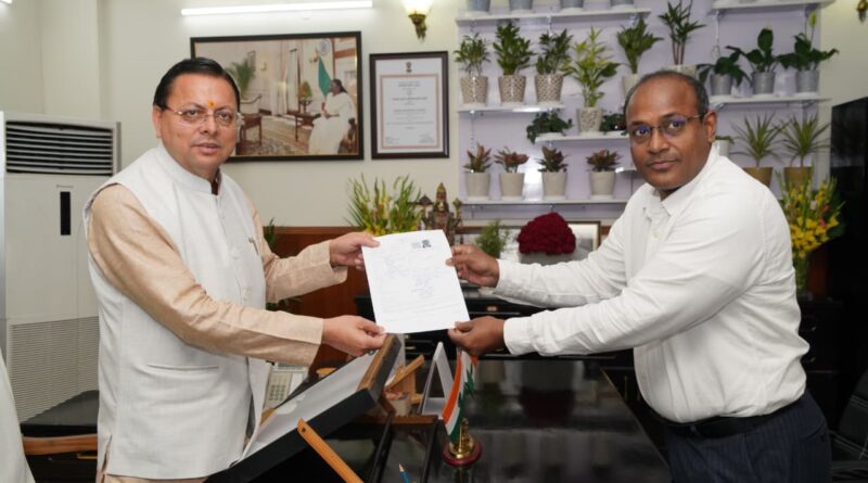 मुख्य निर्वाचन अधिकारी ने सीएम पुष्कर सिंह धामी धामी को सौंपा गणना फॉर्म