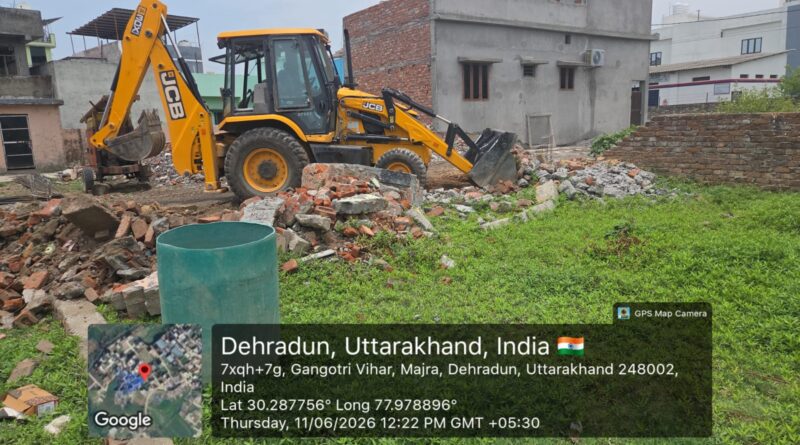 पित्थुवाला खुर्द में अवैध प्लॉटिंग पर एमडीडीए का बुलडोजर, लगभग एक बीघा भूमि पर विकसित की जा रही अनधिकृत कॉलोनी की ध्वस्त