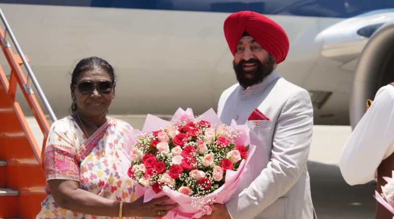 राष्ट्रपति द्रोपदी मुर्मू दो दिवसीय दौरे पर देहरादून पहुंचीं, राज्यपाल और मुख्यमंत्री ने किया स्वागत