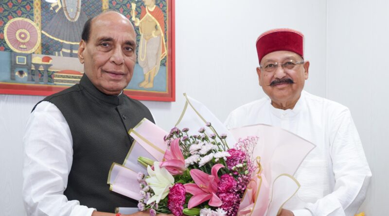 महाराज ने रक्षा मंत्री राजनाथ सिंह से की शिष्टाचार भेंट, युवाओं के लिए प्रदेश में हों अधिक से अधिक सेना भर्ती रैलियां
