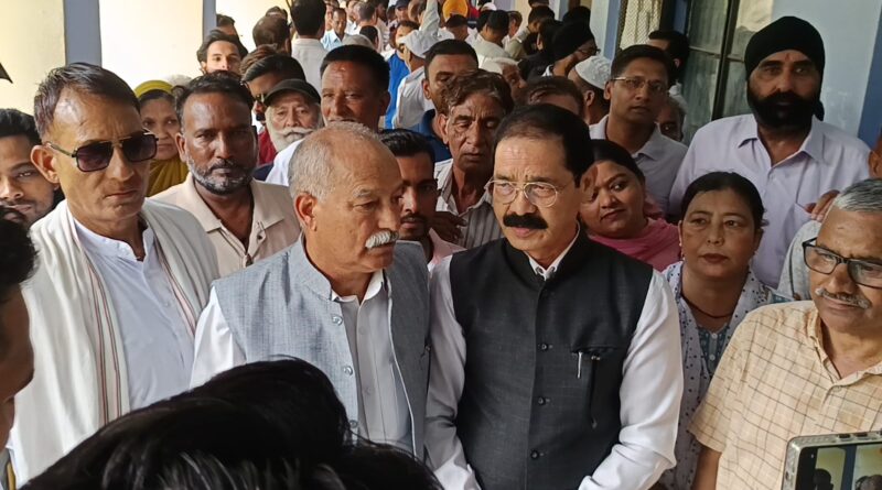 ग्राफिक एरा हॉस्पिटल की मरीजों से लूटपाट/हैवानियत के खिलाफ मोर्चा ने बोला हल्ला