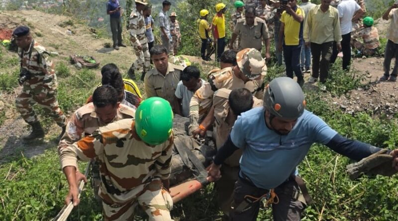झड़ीपानी-कोल्हूखेत मार्ग पर कार खाई में गिरी, चार लोगों की मौत