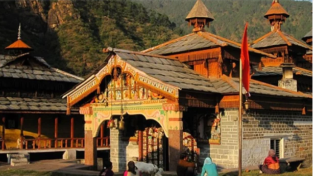 पांडवों ने घाटा पहाड़ से पत्थरों की ढुलाई कर देव शिल्पी विश्वकर्मा की मदद से कराया था हनोल मंदिर का निर्माण
