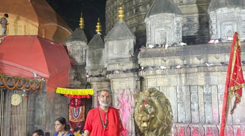 दुनिया भर के मंदिरों में देवी की मूर्तियाँ होती हैं, लेकिन माँ कामाख्या मंदिर में देवी की कोई मूर्ति नहीं, यह है मंदिर का सबसे बड़ा और अनोखा रहस्य 