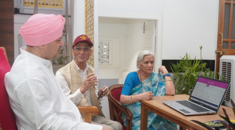 श्रीमहंत देवेन्द्र दास जी महाराज ने आखर शब्दकोश एप का किया उद्घाटन