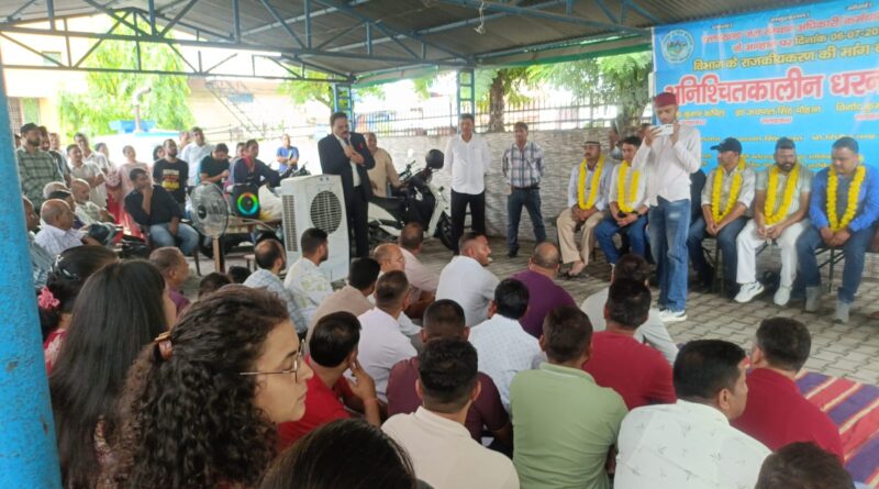राजकीयकरण पर सरकार का भरोसा, 16 दिन बाद जल संस्थान कर्मचारियों का धरना स्थगित. सरकार के आश्वासन के बाद जल संस्थान कर्मचारियों ने रोका आंदोलन, कहा- मांगें पूरी नहीं हुईं तो फिर होगा संघर्ष