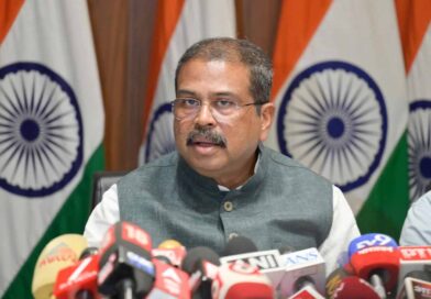 केन्द्रीय शिक्षा मंत्री धर्मेंद्र प्रधान ने दिया इस्तीफा