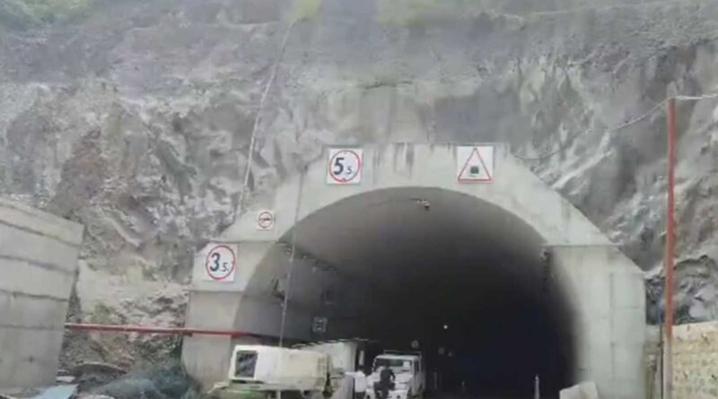 लैंडस्लाईड की चपेट में आई टनल, मलबा आने से निर्माणाधीन संरचनाएं क्षतिग्रस्त
