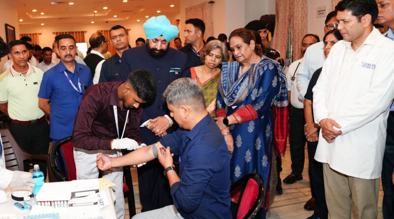 लोक भवन में एक दिवसीय विशेष चिकित्सा शिविर आयोजित, चिकित्सा शिविर, अधिकारियों-कर्मचारियों एवं परिजनों को मिला स्वास्थ्य परामर्श