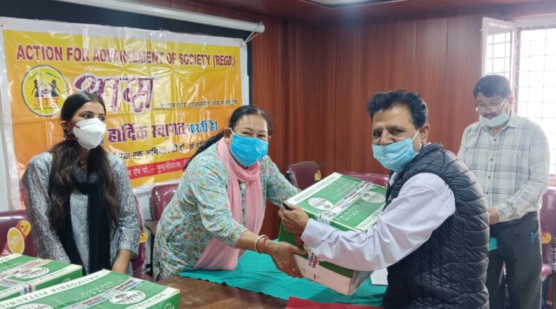 आस संस्था ने टीबी रोगियों को वितरित की पोषाहार किट