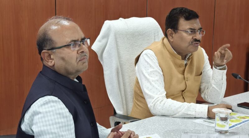 24×7 अलर्ट मोड में रहें अधिकारीः मुख्य सचिव, कहा-बंद सड़कों को शीघ्र खोला जाए, लोगों को न हो दिक्कत