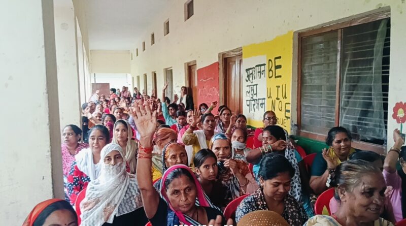 कांग्रेस कमेटी के वरिष्ठ उपाध्यक्ष राजीव महर्षि ने कैंट विधानसभा क्षेत्र के चार वार्डों में जनसंपर्क किया