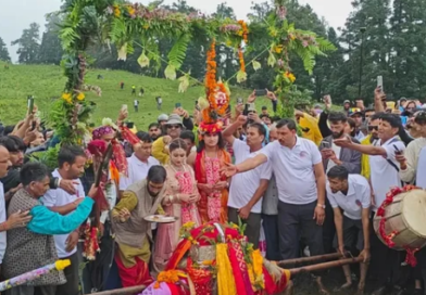 दयारा बुग्याल में खेली गई दूध, दही और मक्खन की होली