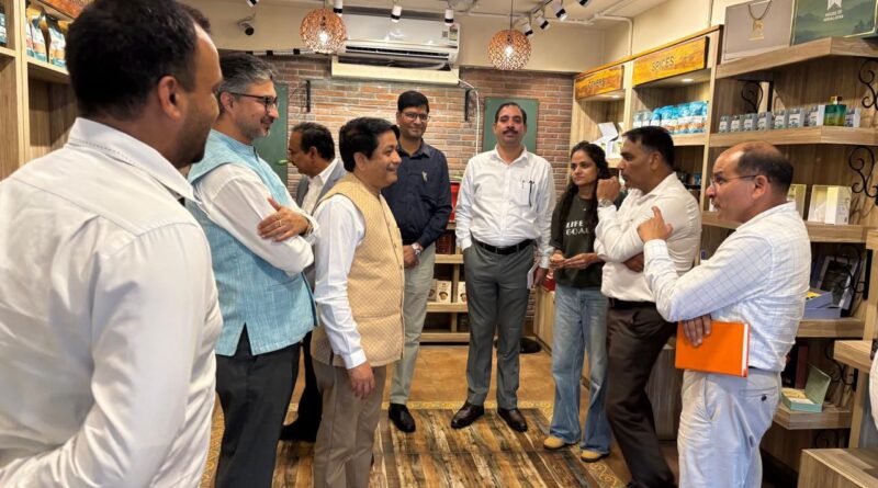 भारतीय राजनयिकों ने किया ‘हाउस ऑफ हिमालयाज़’ आउटलेट का दौरा