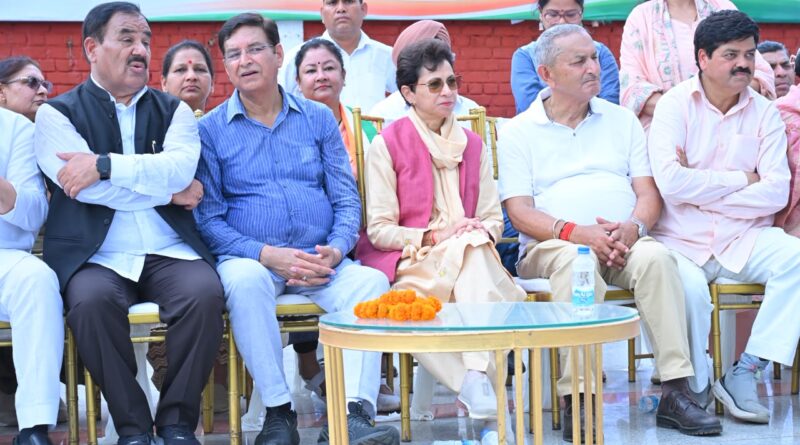 मुख्यमंत्री आवास घेराव के दौरान सरकार के खिलाफ जमकर गरजे कांग्रेस कार्यकर्ता