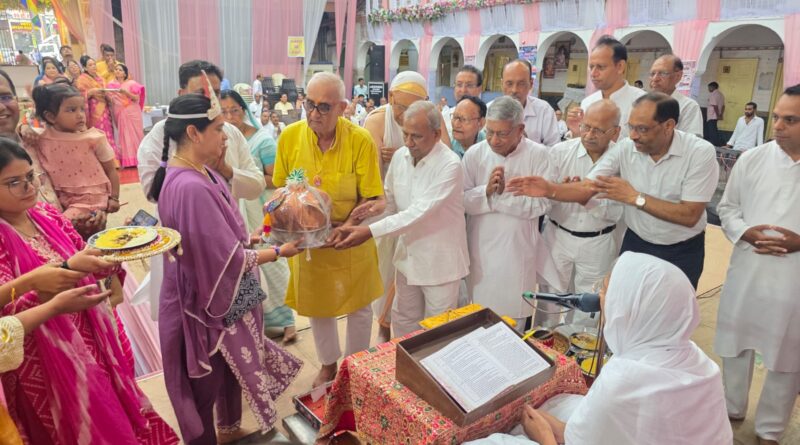जैन समाज एवं जैन मिलन परिवार की 20 शाखाओं ने किया भव्य आचार्य श्री पूजन