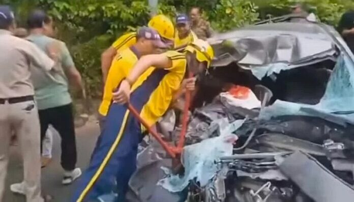 डंपर और कार की आमने सामने की टक्कर, भाई-बहन की दर्दनाक मौत, दो लोग घायल
