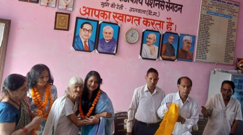 गोल्डन कार्ड से ओपीडी में निःशुल्क उपचार की मांग, पेंशनर्स ने उठाई आवाज