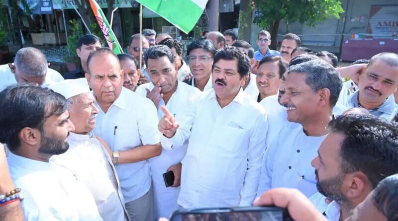लोकतंत्र और संविधान की रक्षा के लिए सड़क पर उतरी कांग्रेस, चुनाव प्रक्रिया में पारदर्शिता की मांग