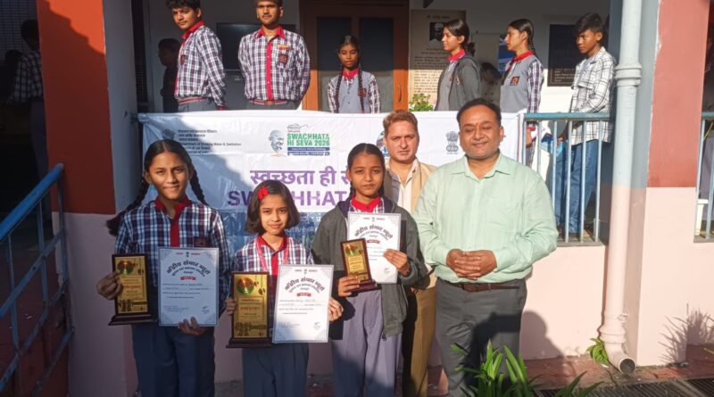 सीबीसी ने केंद्रीय विद्यालय सालावाला में आयोजित किया स्वच्छता ही सेवा कार्यक्रम, पोस्टर प्रतियोगिता में नवोदय सिंह ने प्रथम, धनिशी ने द्वितीय और श्रेया ने तृतीय स्थान प्राप्त किया