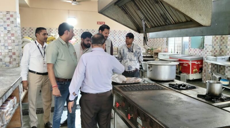 खाद्य सुरक्षा को लेकर सख्ती, दून मेडिकल कॉलेज और देवभूमि यूनिवर्सिटी के मेस-कैफेटेरिया बंद करने के निर्देश