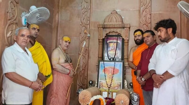 बद्रीनाथ धाम रवाना होने से पहले शंकराचार्य स्वामी माधवाश्रम की समाधि पर पहुंचे स्वामी परानंद तीर्थ जी महाराज