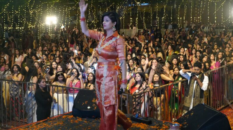 नवरात्रि के रंग में रंगा डीआईटी यूनिवर्सिटी कैंपस, छात्रों ने संगीत और डांडिया के साथ मनाया उत्सव